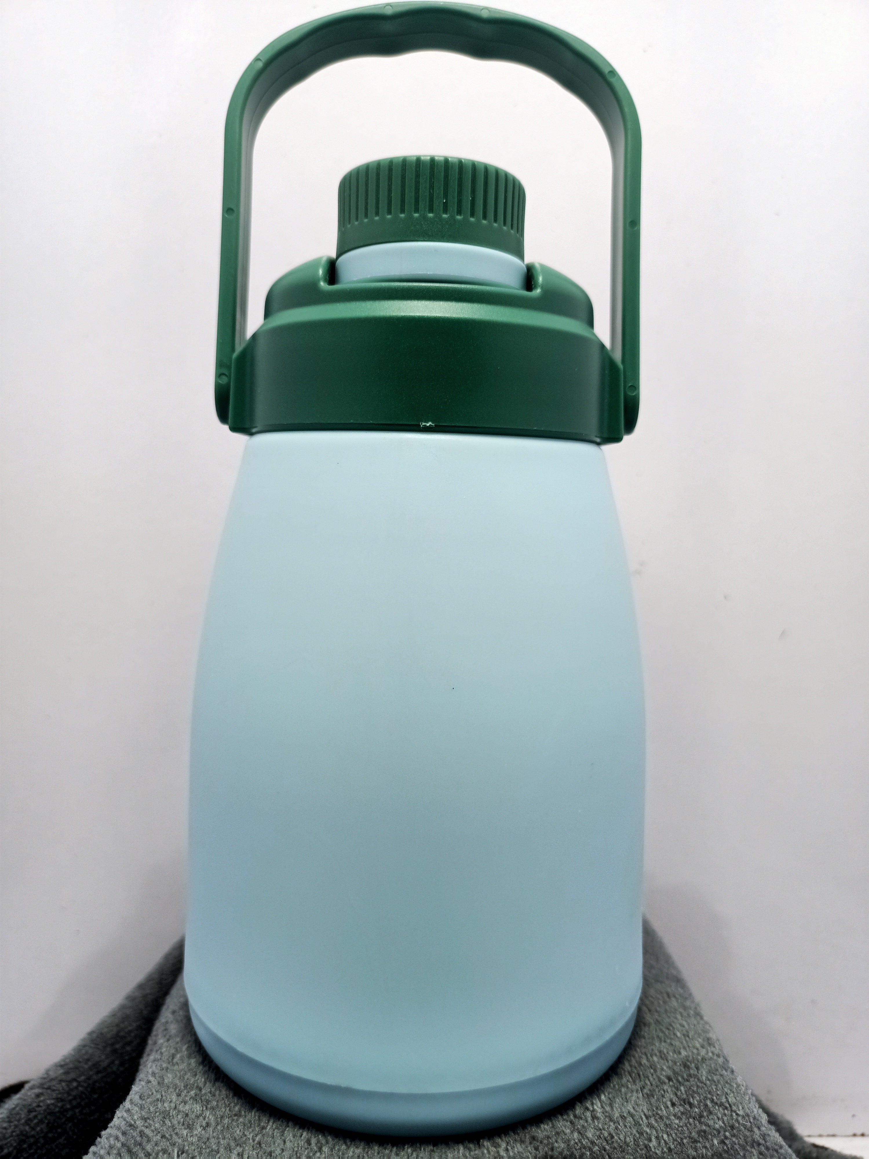 “Cute, Fun & Eco-Friendly — The Perfect Kids’ Glass Bottle!” 🍀💧